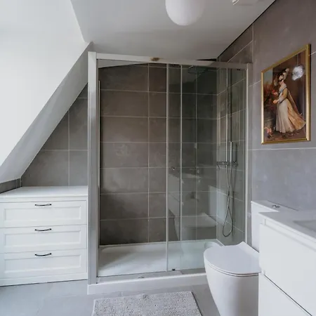 Mary Orange - No 232 2 - Modern & Inviting リスボン